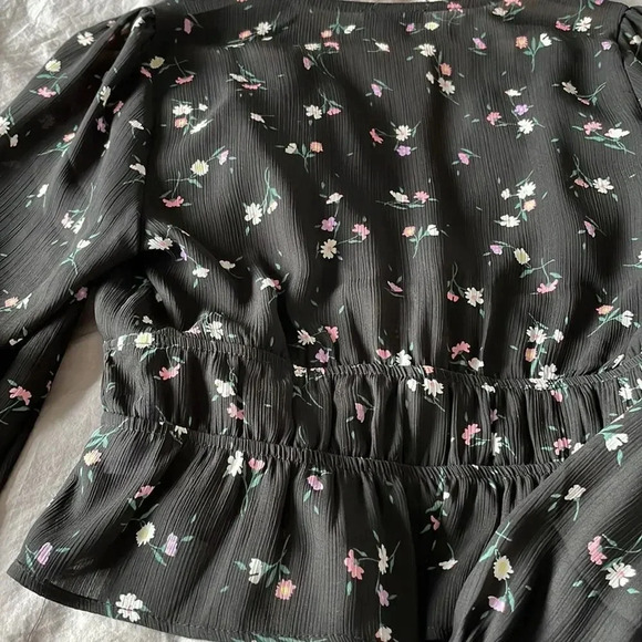🔥4/$20 Dynamite Floral Blouse - Picture 12 of 16